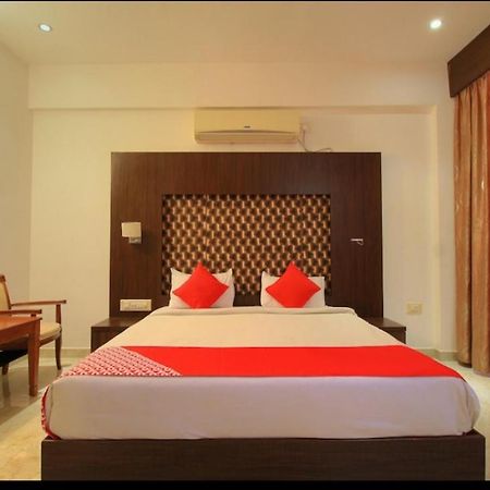 Grand Milestone Hotel Mysore Exterior foto